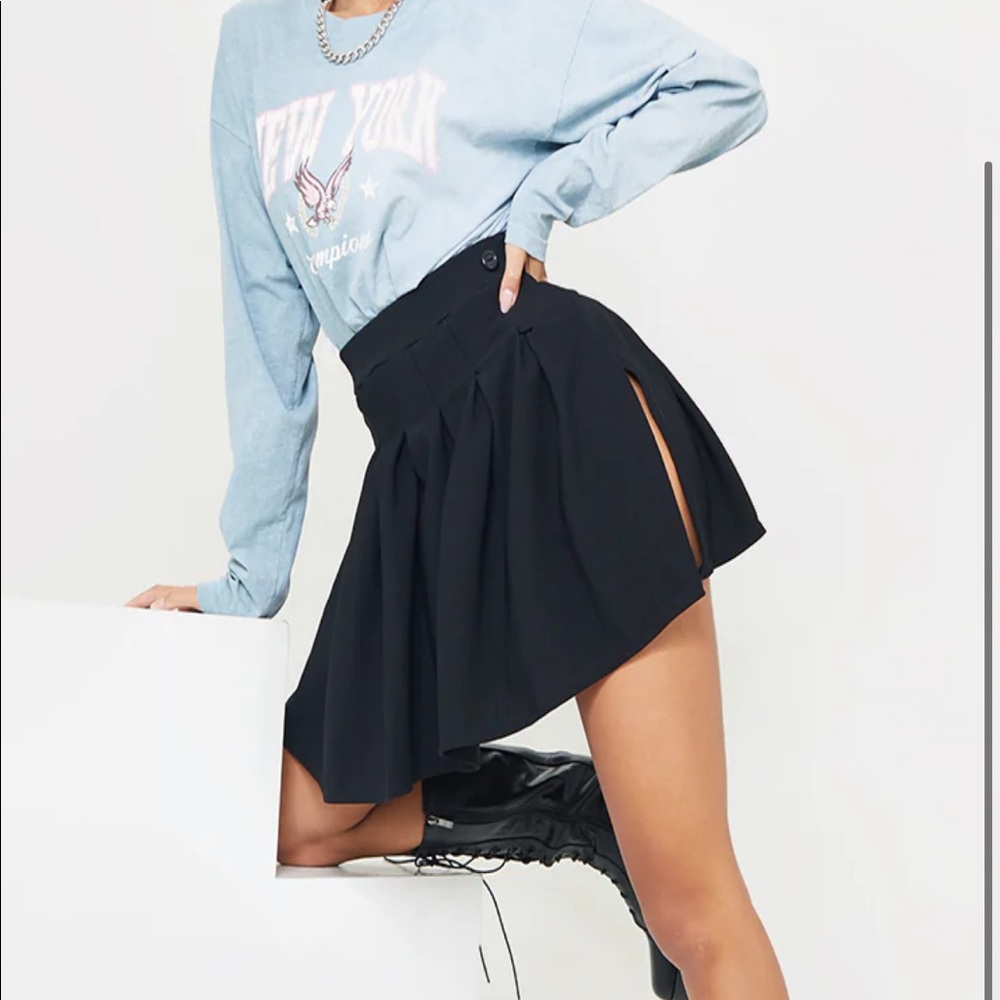 Black pleated skirt